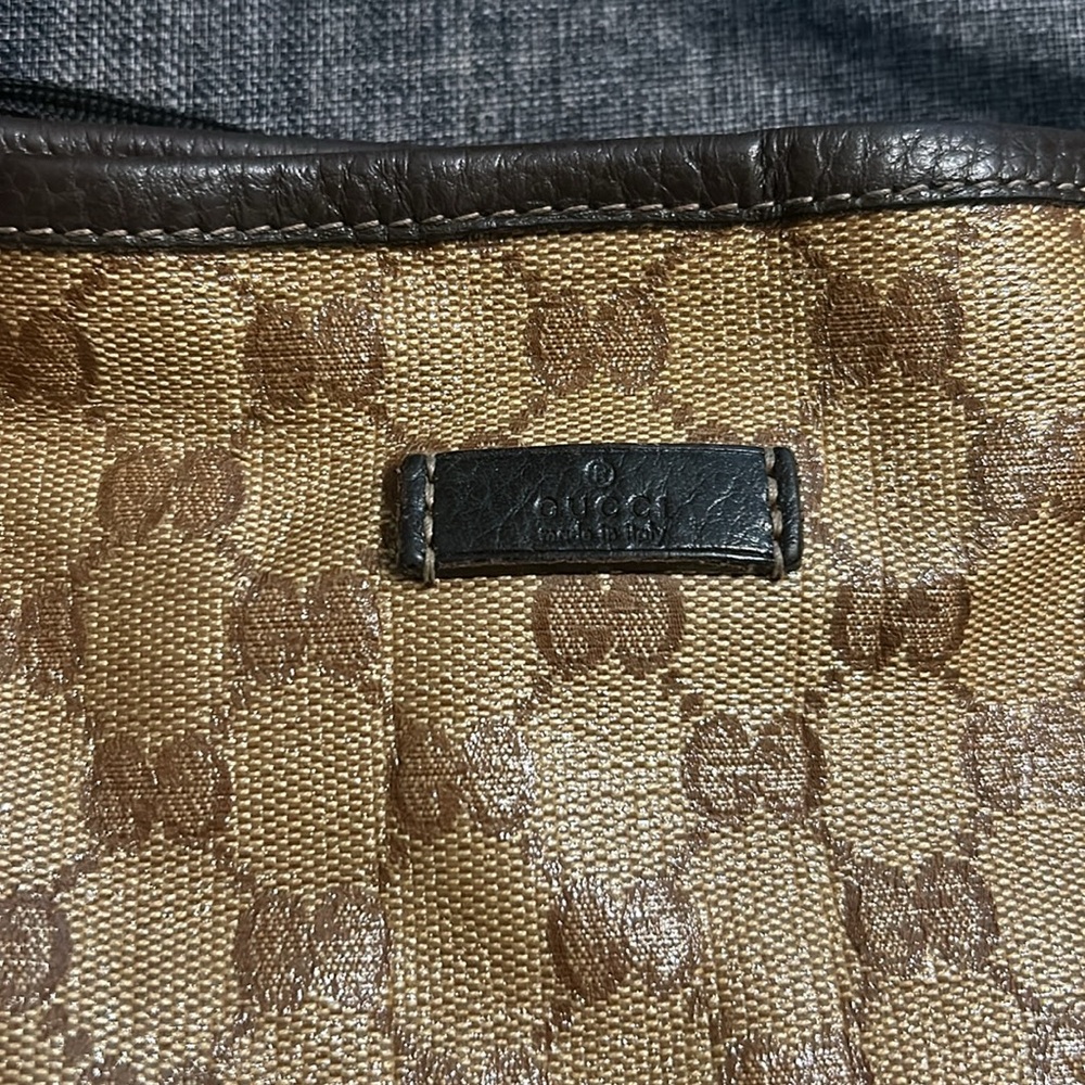 Gucci Handbag - Pre-loved Authentic with Dust Bag included. - Picture 4 of 15